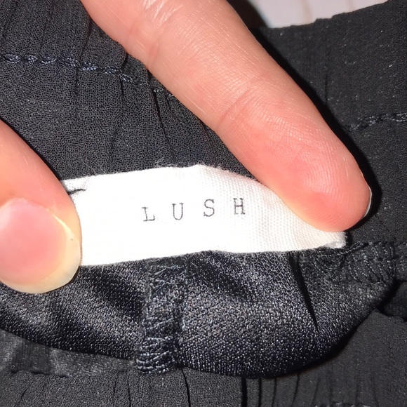 Lush Lacy Black Flowy Shorts - Picture 2 of 3